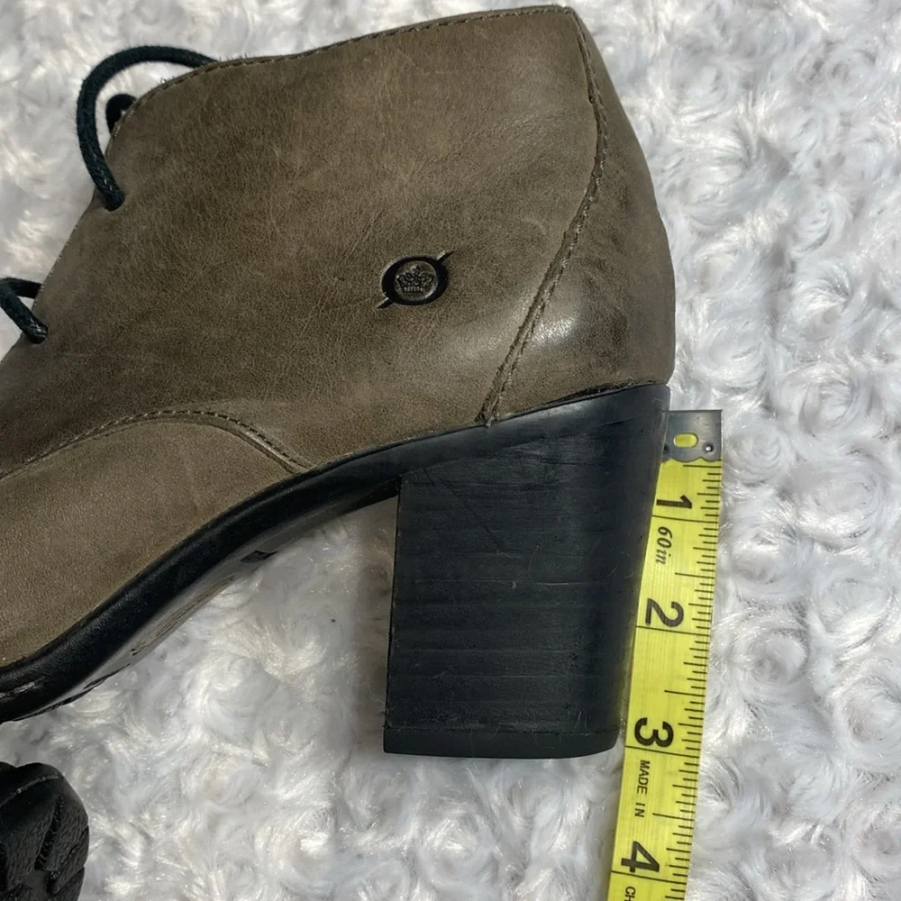 Born ankle leather booties size 8 tie slight heel beautifully distressed!! - Picture 3 of 12